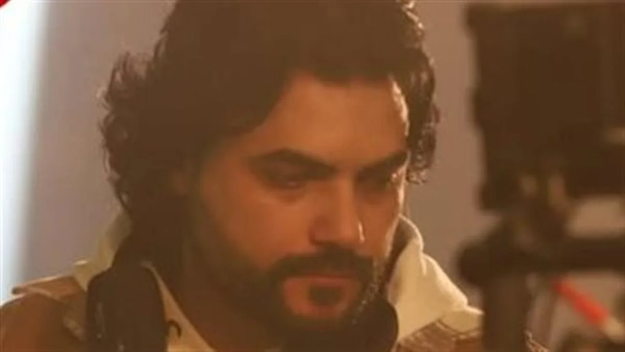 فقدان مفاجئ.. وفاة والد السيناريست محمود حمدان تخيم على الوسط الفني المصري